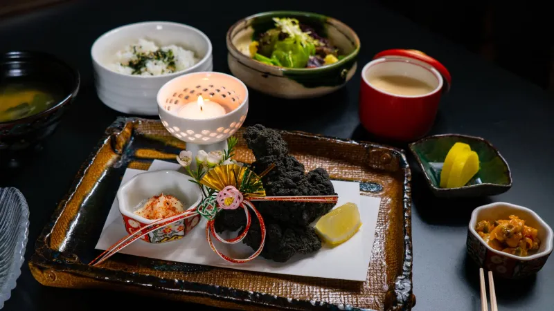 The Eloquence of Quiet: Rethinking Silence as a Dining Companion