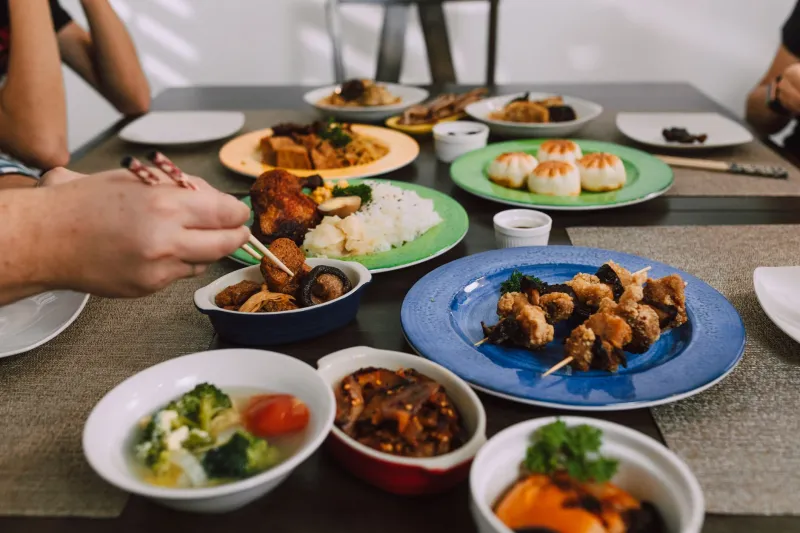 One Table, Many Hands: How Japanese Communal Dining Can Transform the American Dinner Experience